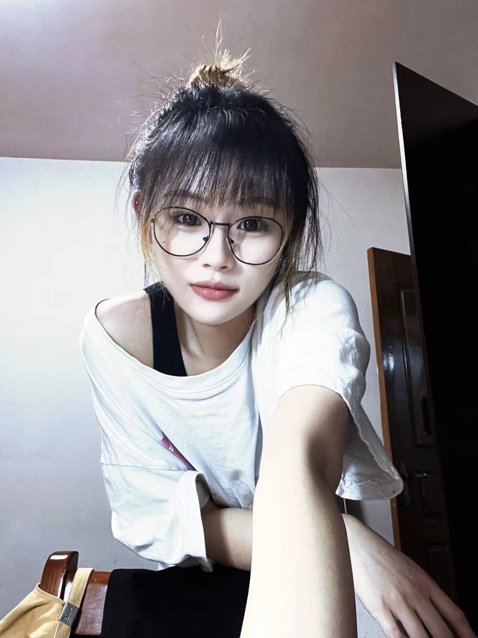 色综合另类小说图片专区